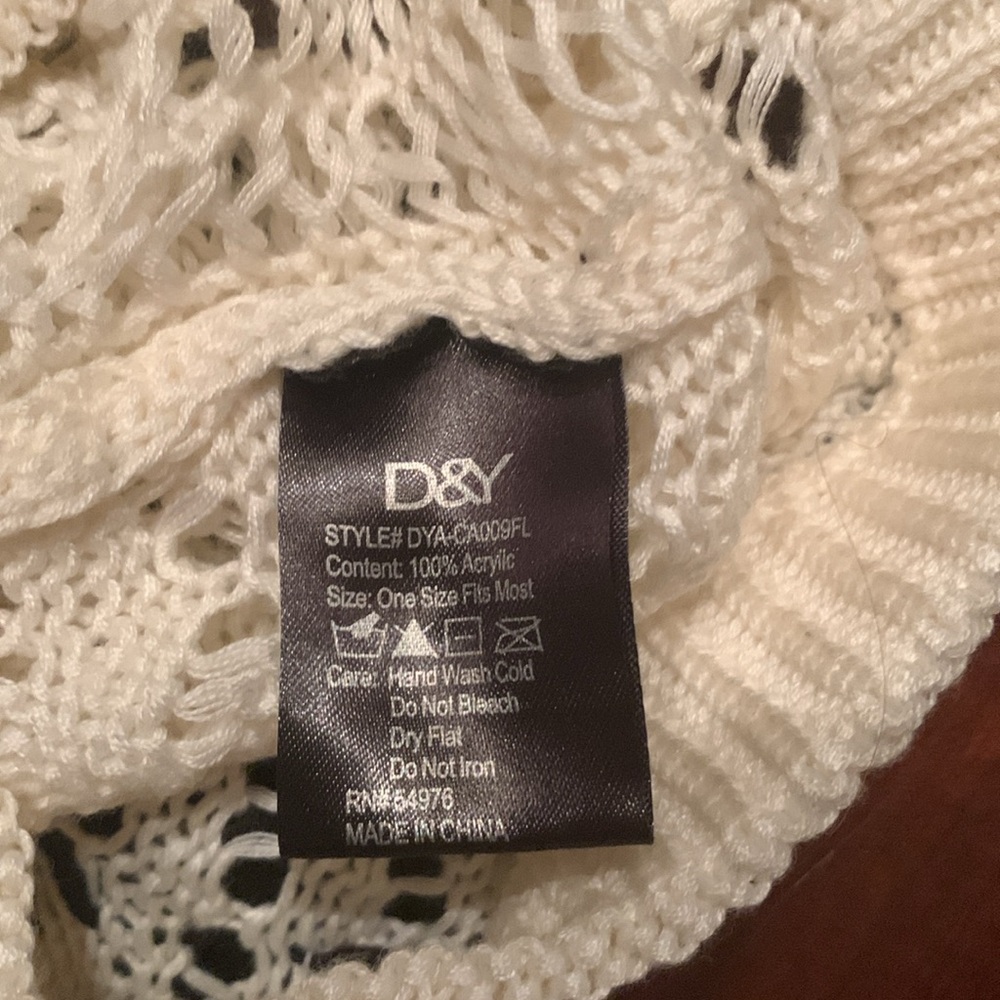D&Y crocheted hat - Picture 2 of 2